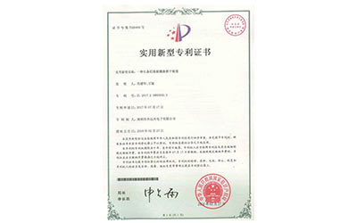 一種長條鋁基板翹曲整平裝置